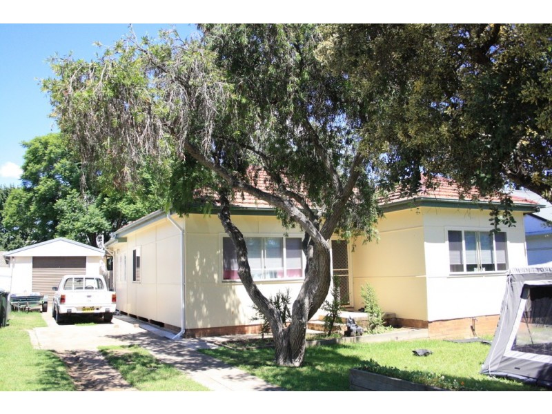 7 Tyler St, Campbelltown NSW 2560