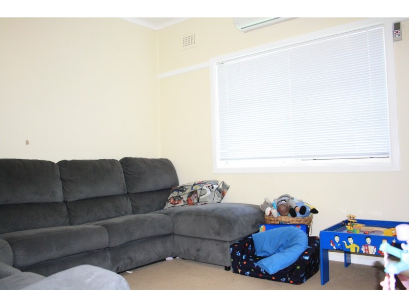 7 Tyler St, Campbelltown NSW 2560