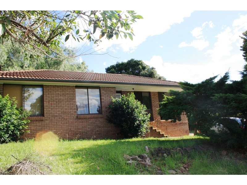 4 Barnes St, Minto NSW 2566
