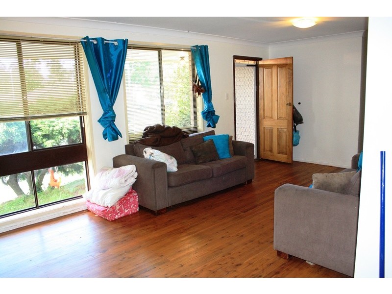 4 Barnes St, Minto NSW 2566