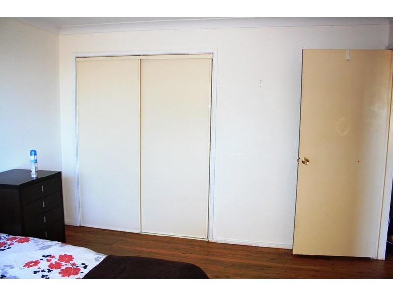 4 Barnes St, Minto NSW 2566