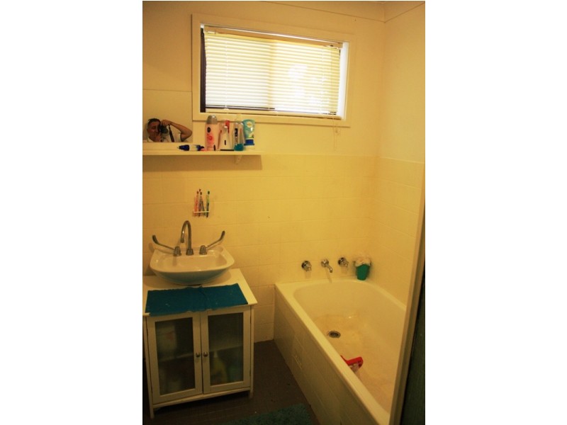4 Barnes St, Minto NSW 2566