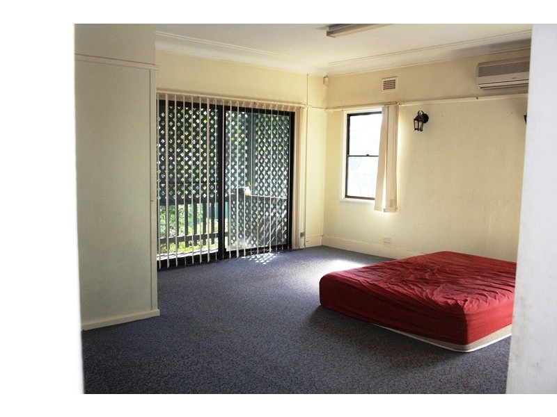 10 Cambridge Street, Ingleburn NSW 2565