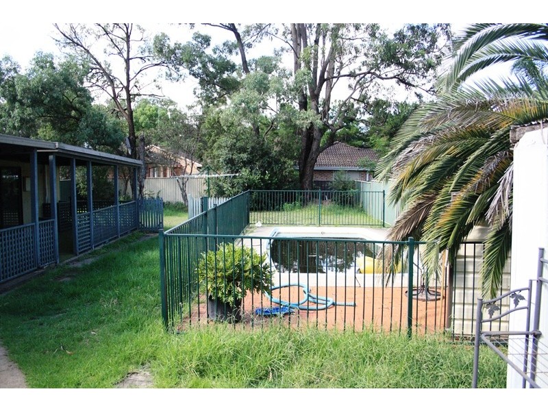 10 Cambridge Street, Ingleburn NSW 2565