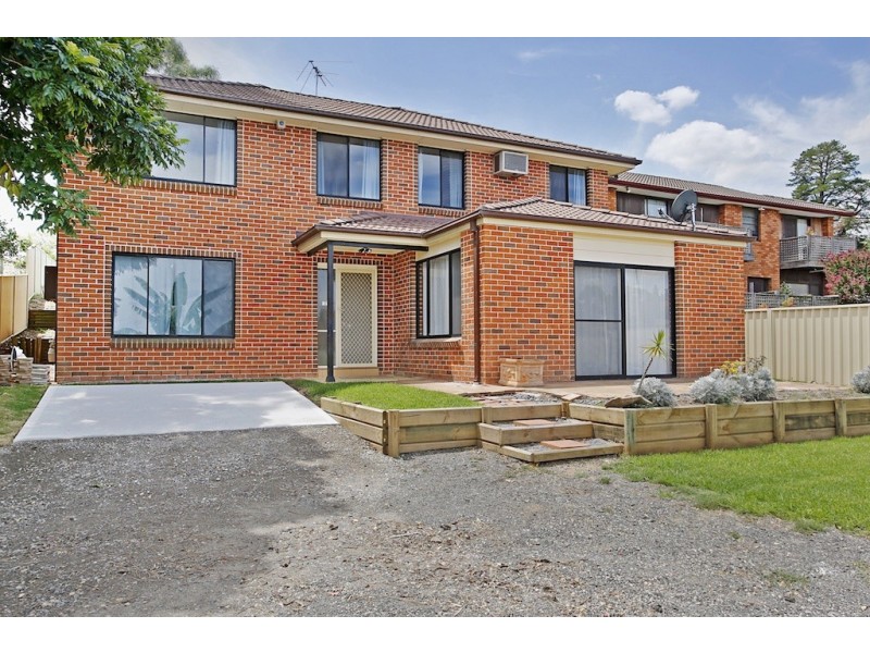 14 Clark Pl, Minto NSW 2566