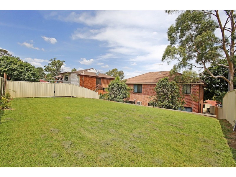 14 Clark Pl, Minto NSW 2566