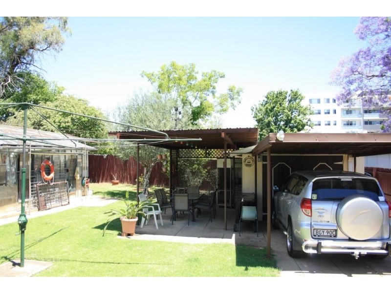 9 Tyler St, Campbelltown NSW 2560
