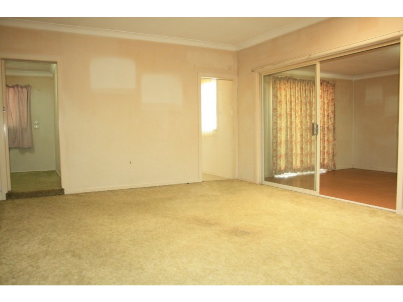 49 Chester Rd, Ingleburn NSW 2565