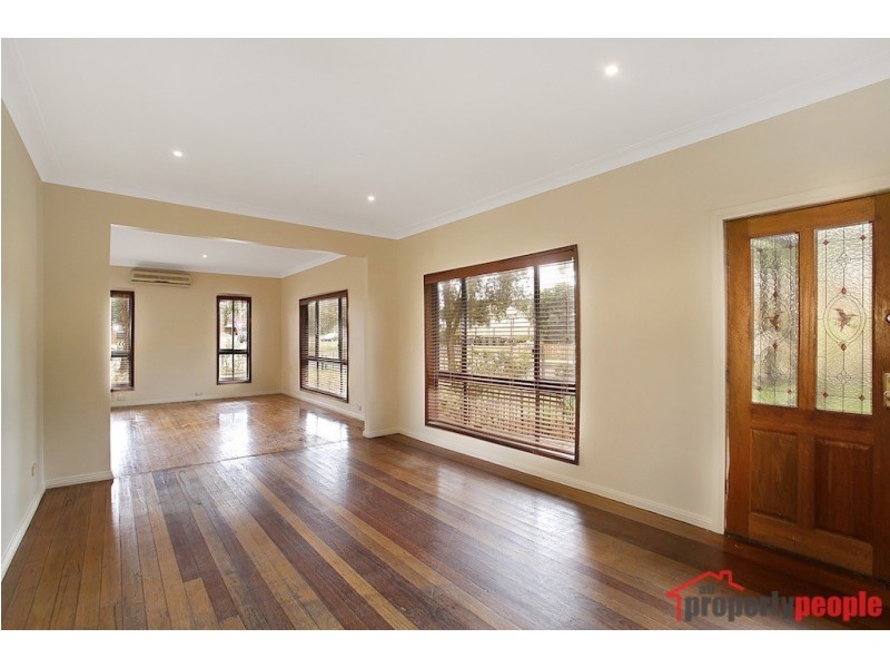 37 Fields Road, Macquarie Fields NSW 2564