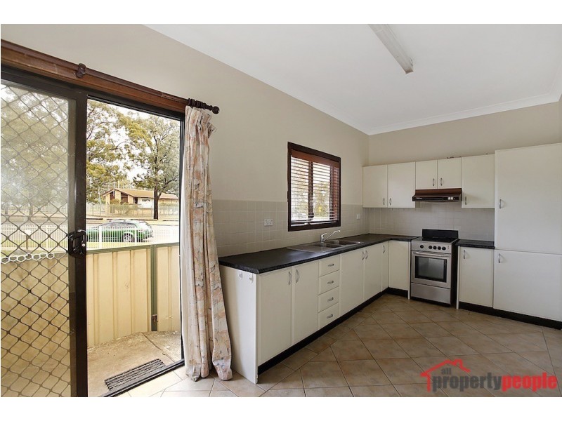 37 Fields Road, Macquarie Fields NSW 2564