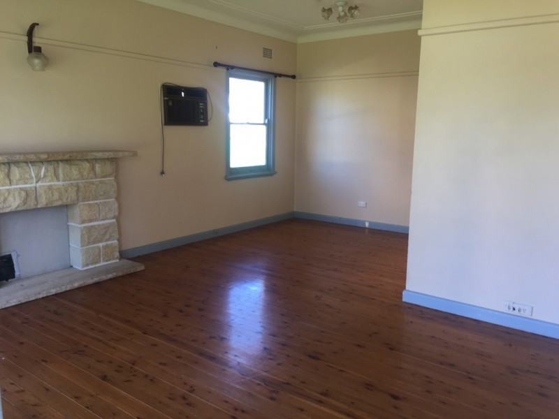 15 Tyler St, Campbelltown NSW 2560