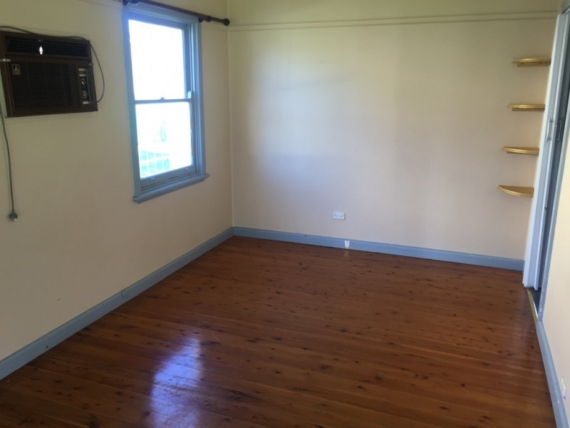 15 Tyler St, Campbelltown NSW 2560