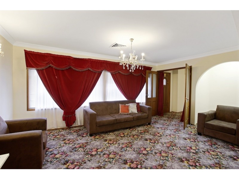 2 Amaranthus Place, Macquarie Fields NSW 2564