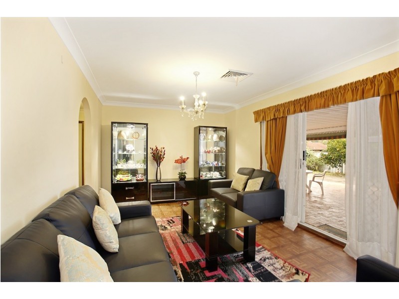 2 Amaranthus Place, Macquarie Fields NSW 2564