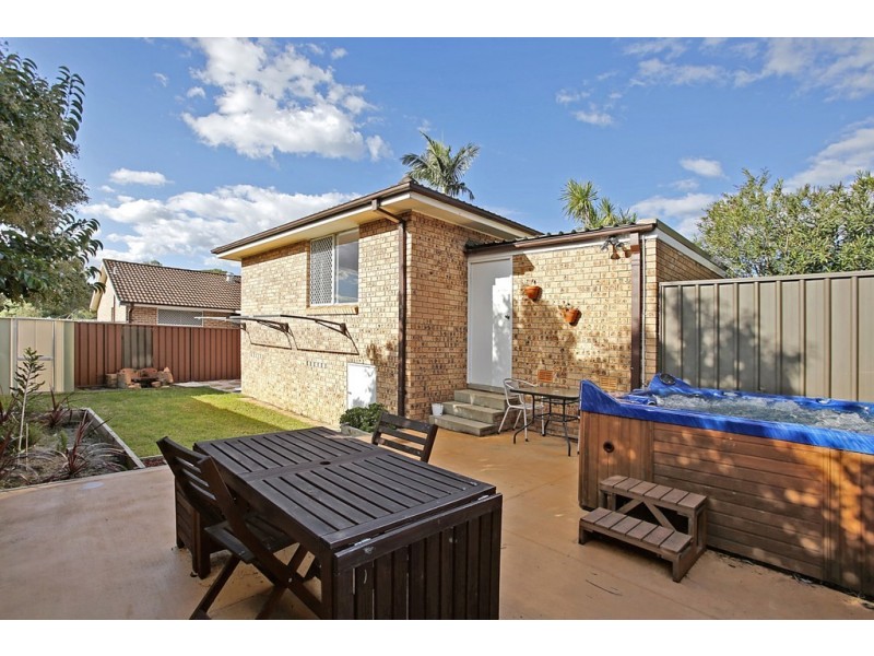 7/8 Bensley Rd, Macquarie Fields NSW 2564