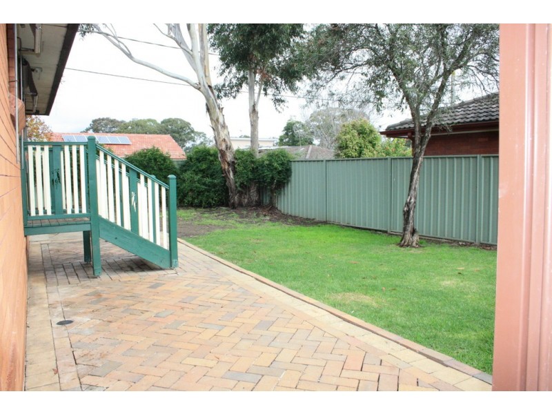 2 Gloucester Street, Macquarie Fields NSW 2564