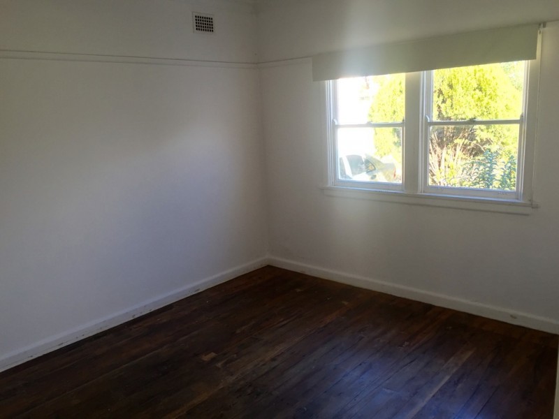 1 Bunbury St, Macquarie Fields NSW 2564