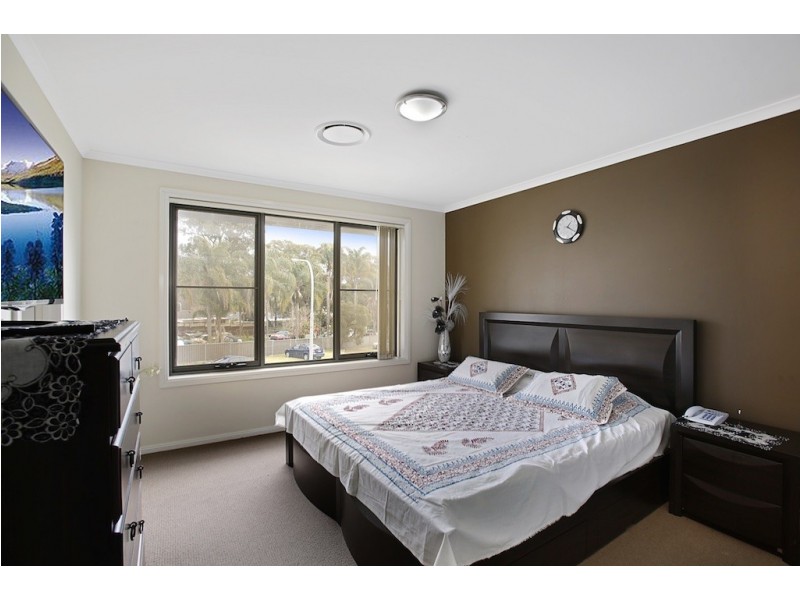 38 Pelargonium Crescent, Macquarie Fields NSW 2564