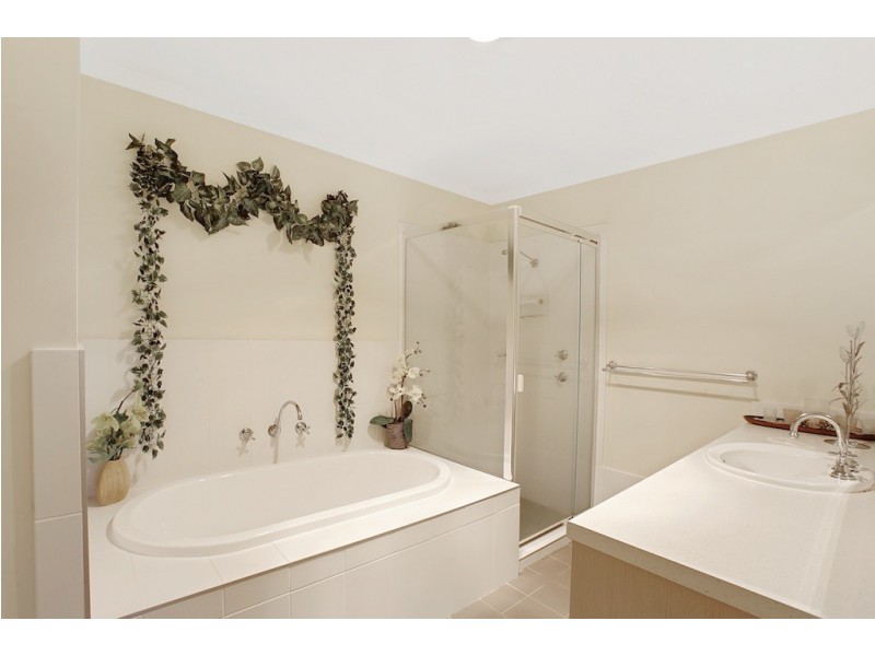 38 Pelargonium Crescent, Macquarie Fields NSW 2564