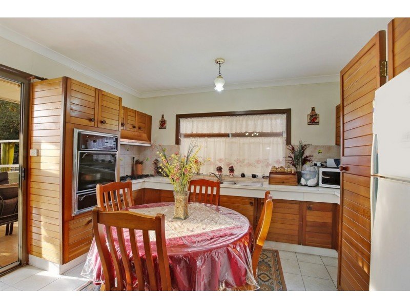 8 Fields Road, Macquarie Fields NSW 2564