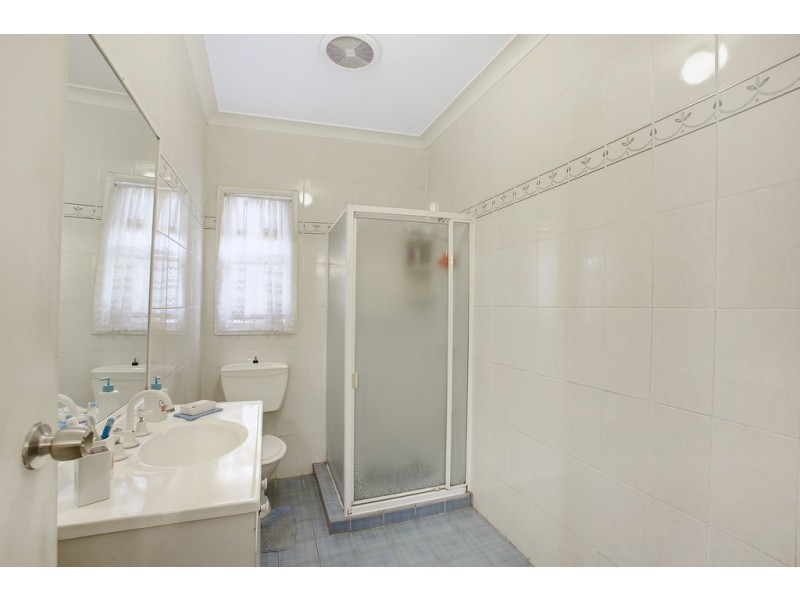 8 Fields Road, Macquarie Fields NSW 2564