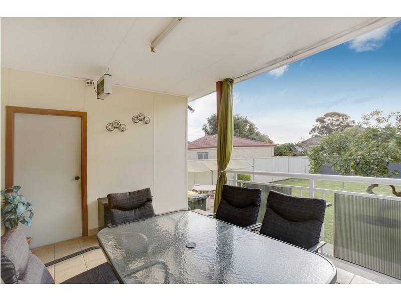 8 Fields Road, Macquarie Fields NSW 2564