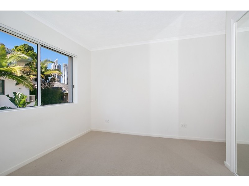 11/4 Adori Street, Chevron Island QLD 4217