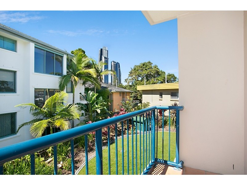 11/4 Adori Street, Chevron Island QLD 4217