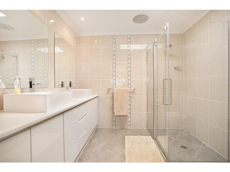 1 Arthur Payne Court, Worongary QLD 4213