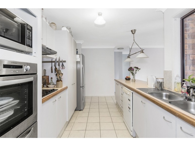 6 Muston Court, Carrara QLD 4211