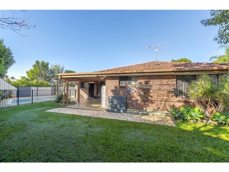 6 Muston Court, Carrara QLD 4211