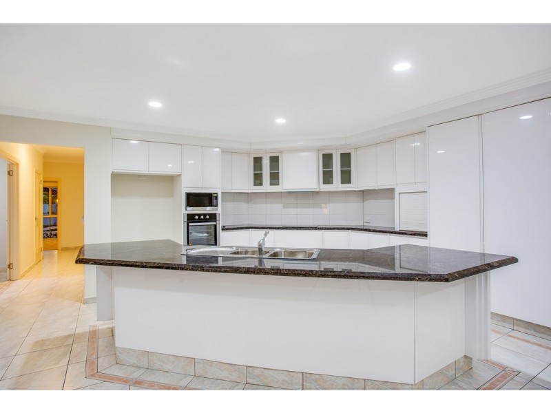 16 Kuranda Drive, Robina QLD 4226