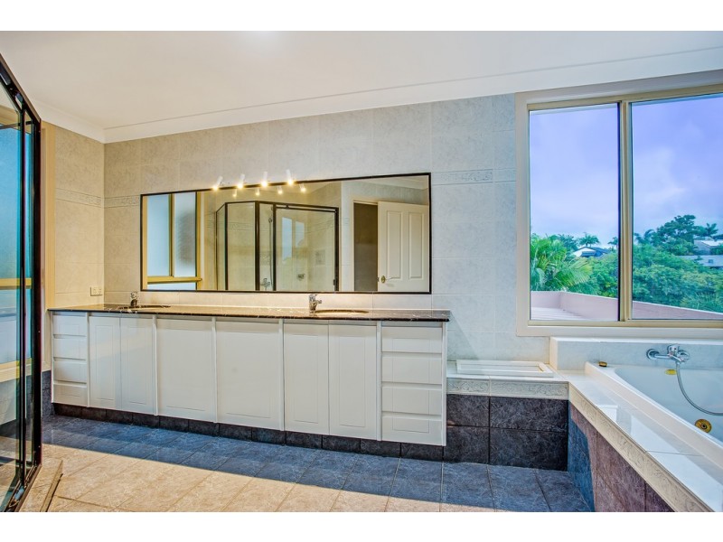 16 Kuranda Drive, Robina QLD 4226