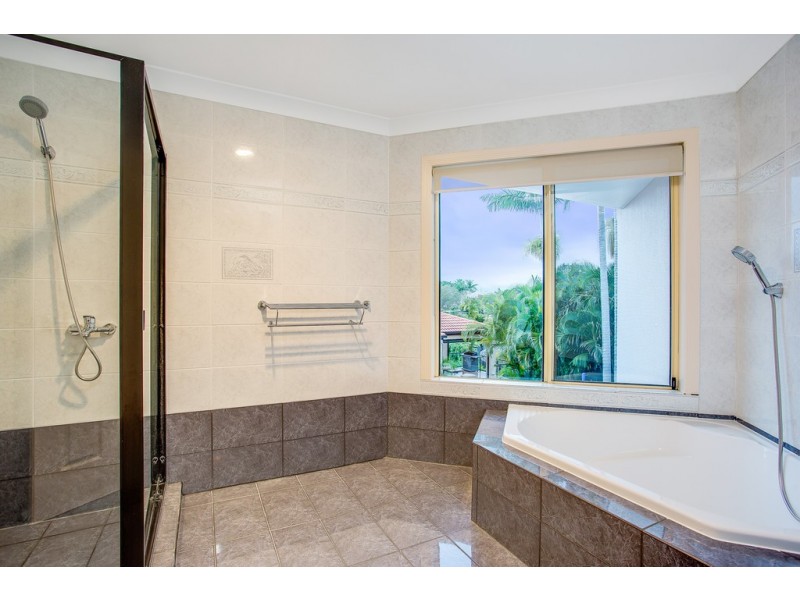 16 Kuranda Drive, Robina QLD 4226