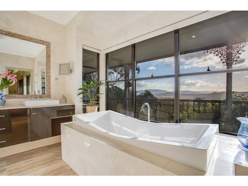 120 Chesterfield Dr, Bonogin QLD 4213
