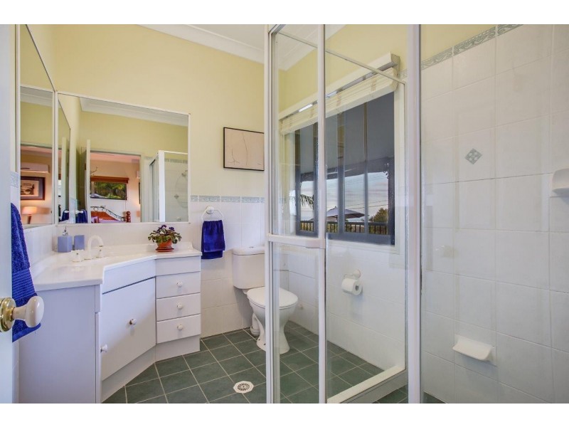 120 Chesterfield Dr, Bonogin QLD 4213