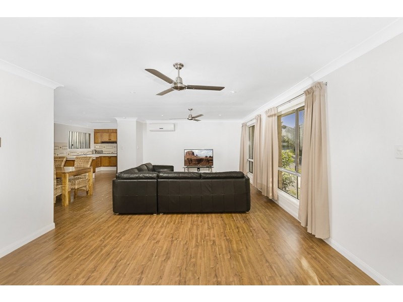 6 Whitian Drive, Carrara QLD 4211