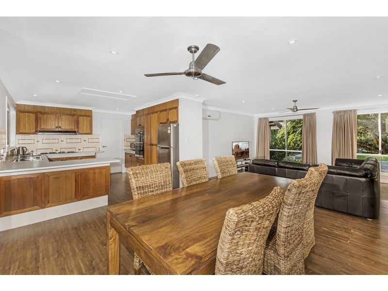 6 Whitian Drive, Carrara QLD 4211