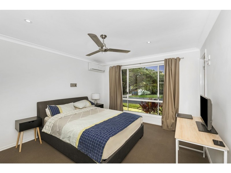 6 Whitian Drive, Carrara QLD 4211