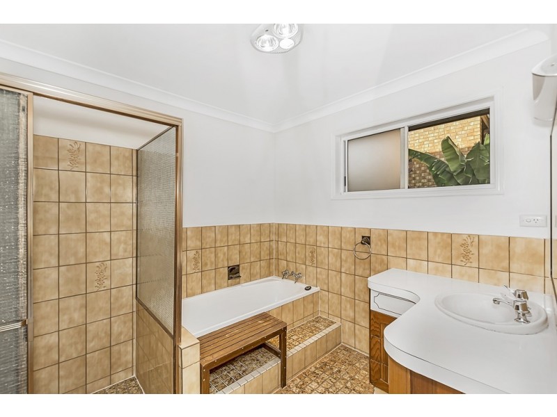 6 Whitian Drive, Carrara QLD 4211