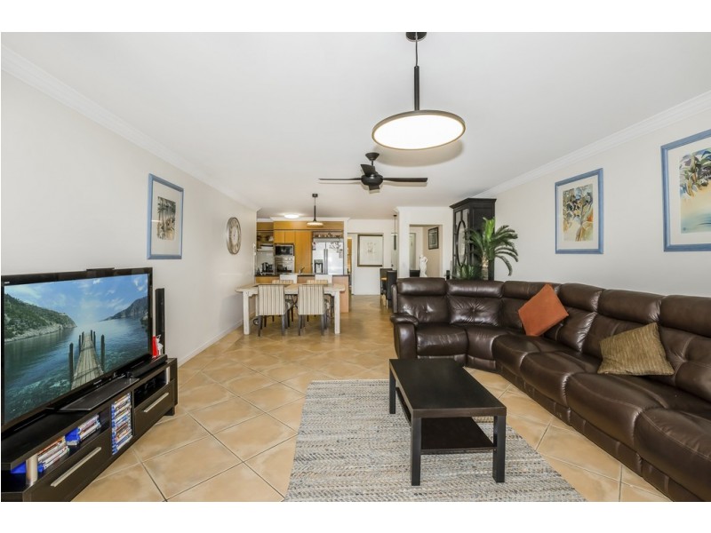 33/82-86 Limetree Parade, Runaway Bay QLD 4216