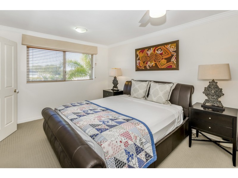 33/82-86 Limetree Parade, Runaway Bay QLD 4216