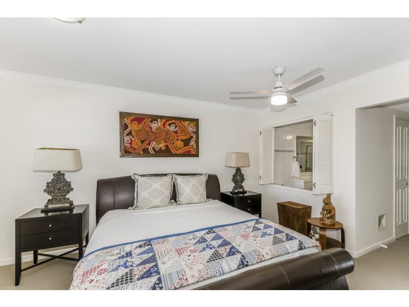 33/82-86 Limetree Parade, Runaway Bay QLD 4216