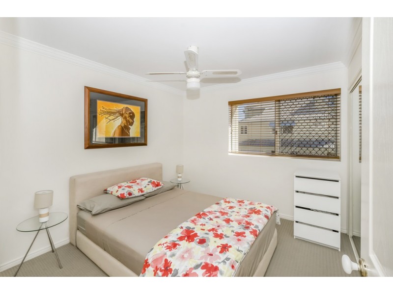 33/82-86 Limetree Parade, Runaway Bay QLD 4216