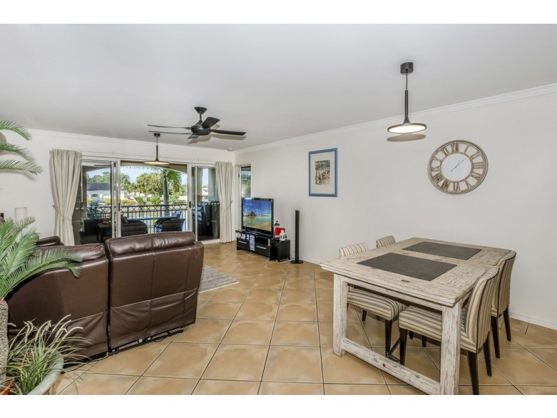 33/82-86 Limetree Parade, Runaway Bay QLD 4216