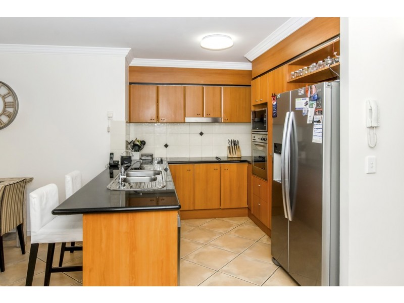 33/82-86 Limetree Parade, Runaway Bay QLD 4216