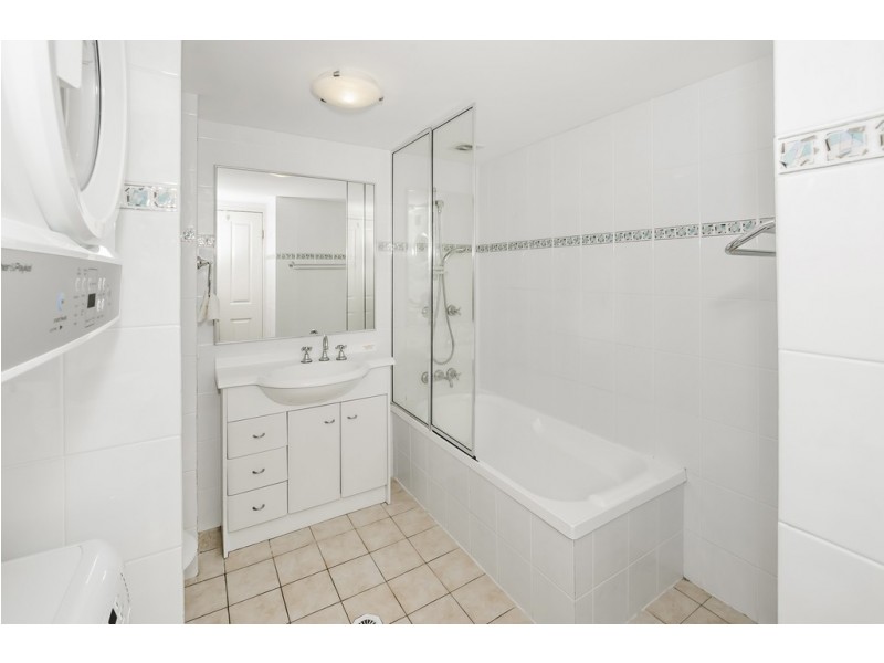 33/82-86 Limetree Parade, Runaway Bay QLD 4216