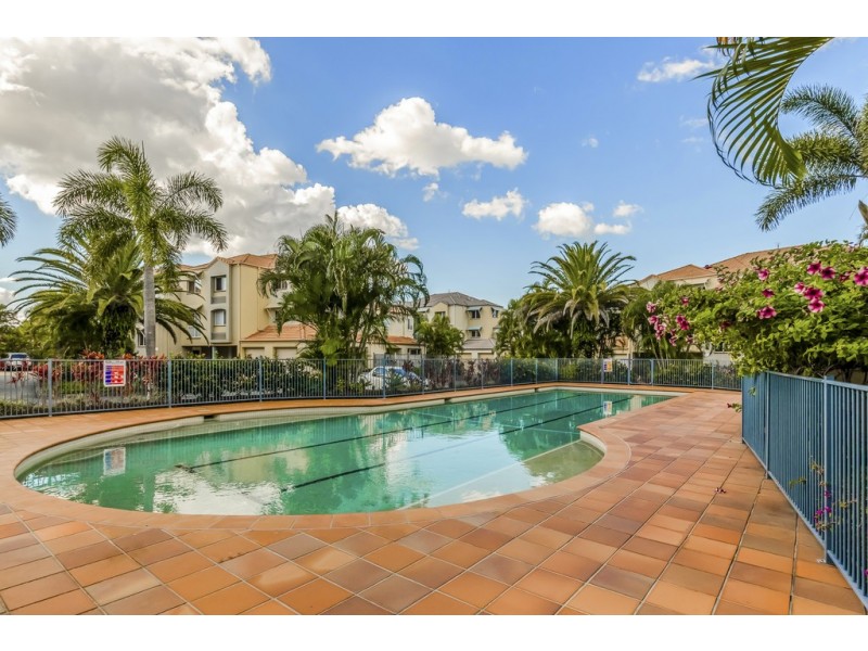 33/82-86 Limetree Parade, Runaway Bay QLD 4216