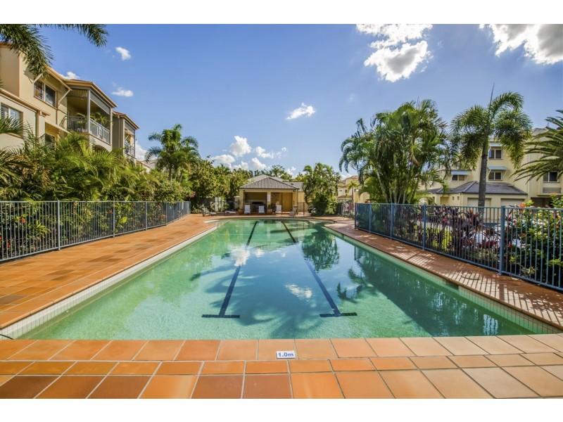 33/82-86 Limetree Parade, Runaway Bay QLD 4216
