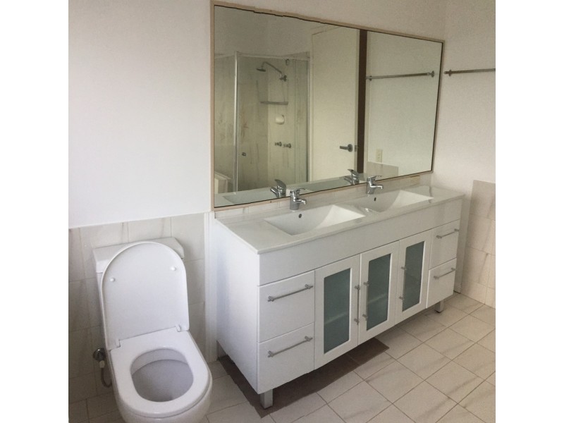 4 St John Court, Robina QLD 4226